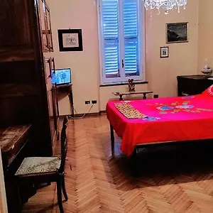 Nevina Centro Camera Privata In , Parma Italia